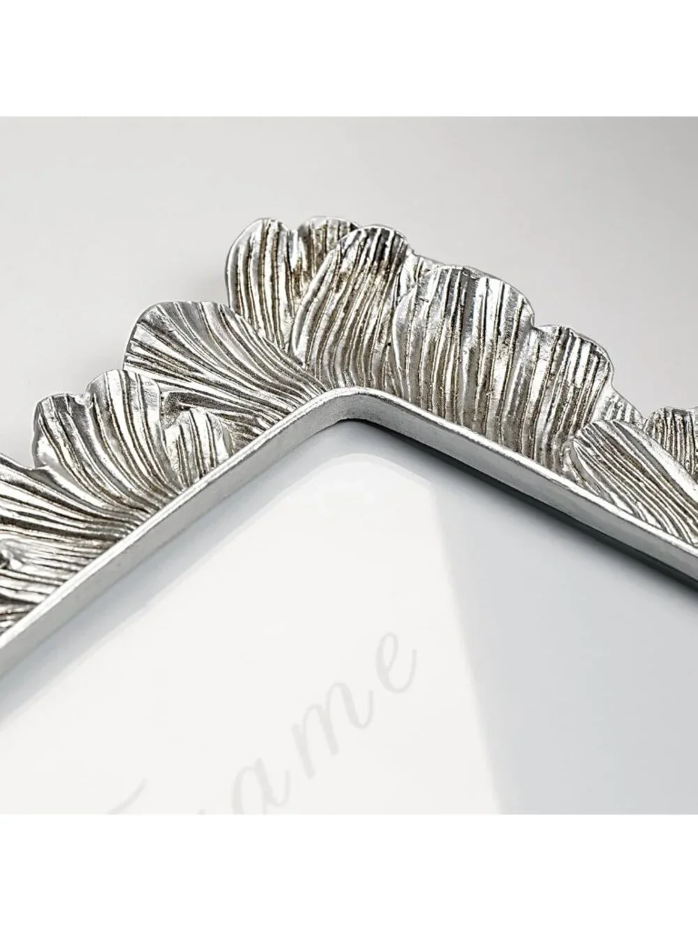 Elegant Vintage 5x7 Picture Frame with Textured Palm Leaves for Wall & Tabletop